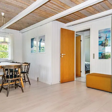 Renovated Waterfront Retreat-by Traum *