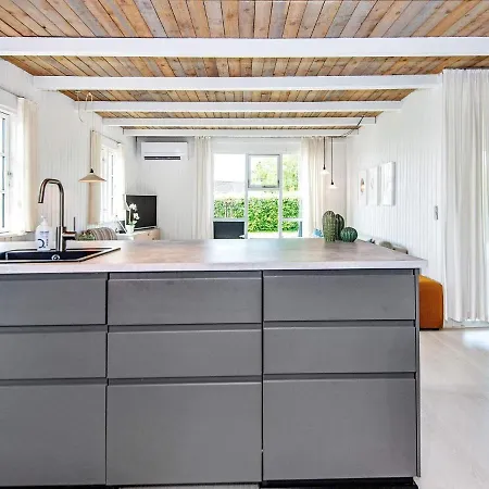 Renovated Waterfront Retreat-by Traum *